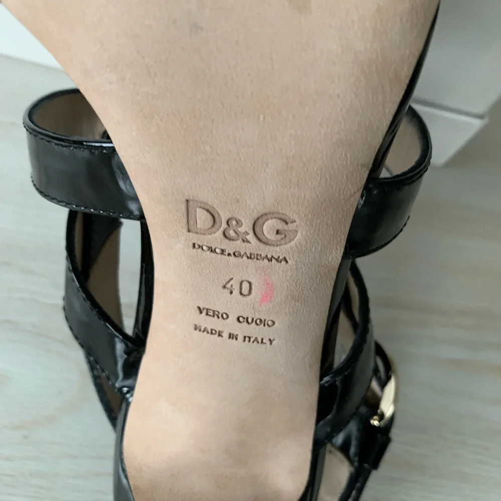 D&G - Dolce &Gabbaba black patent strappy high heel sandals - Picture 9 of 13